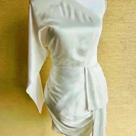 NEW! Elliatt Zelda Satiny One Shoulder Dress - Picture 2 of 11